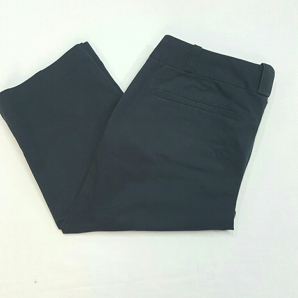 Club Monaco black capris (E28) - Picture 4 of 6